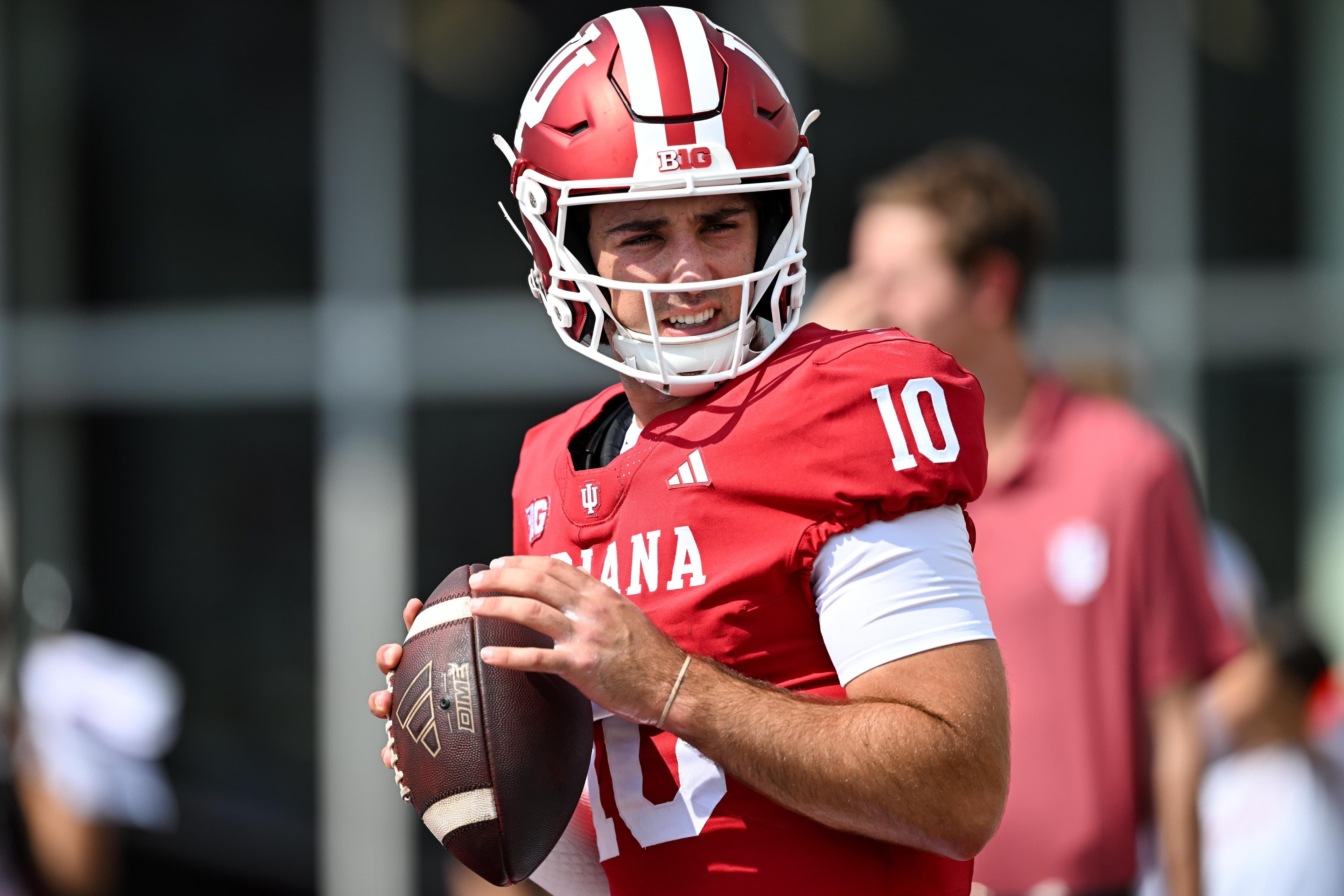 Cignetti backs QB Josh Hoover after fan criticism in Indiana's win over Western Kentucky