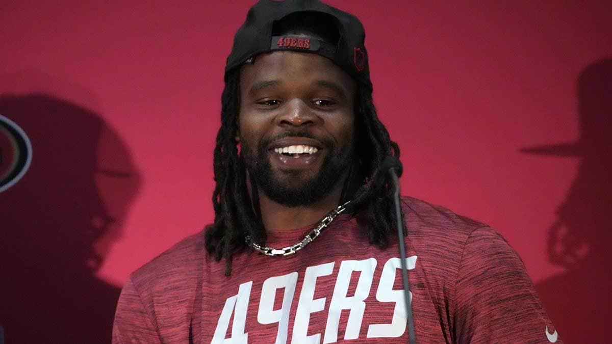 Dre Greenlaw celebrates in front of Sean Payton as 49ers beat Broncos 24-14