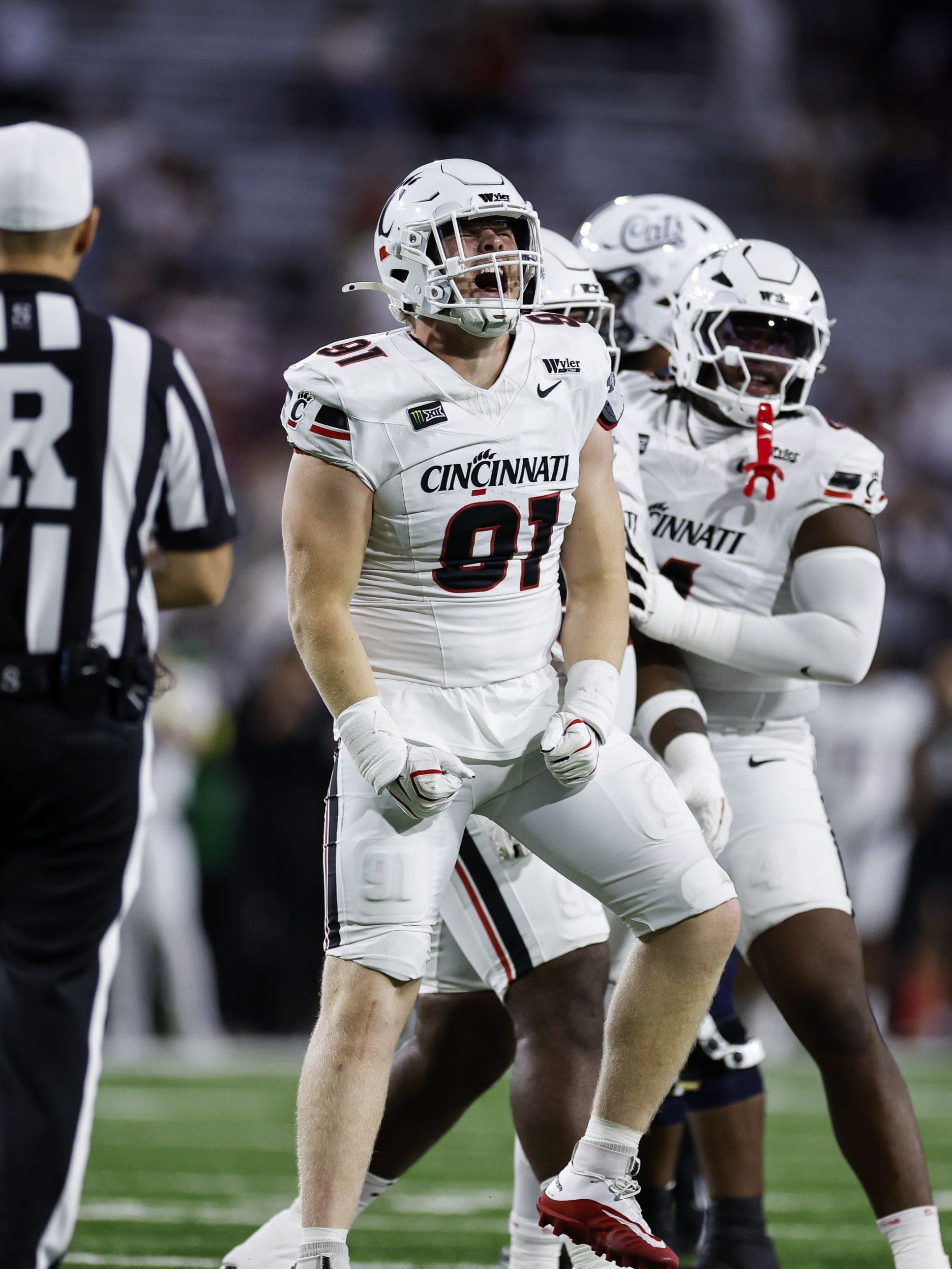 Noah Fifita Leads Arizona Past Cincinnati 34-7, Handing Bearcats First Loss