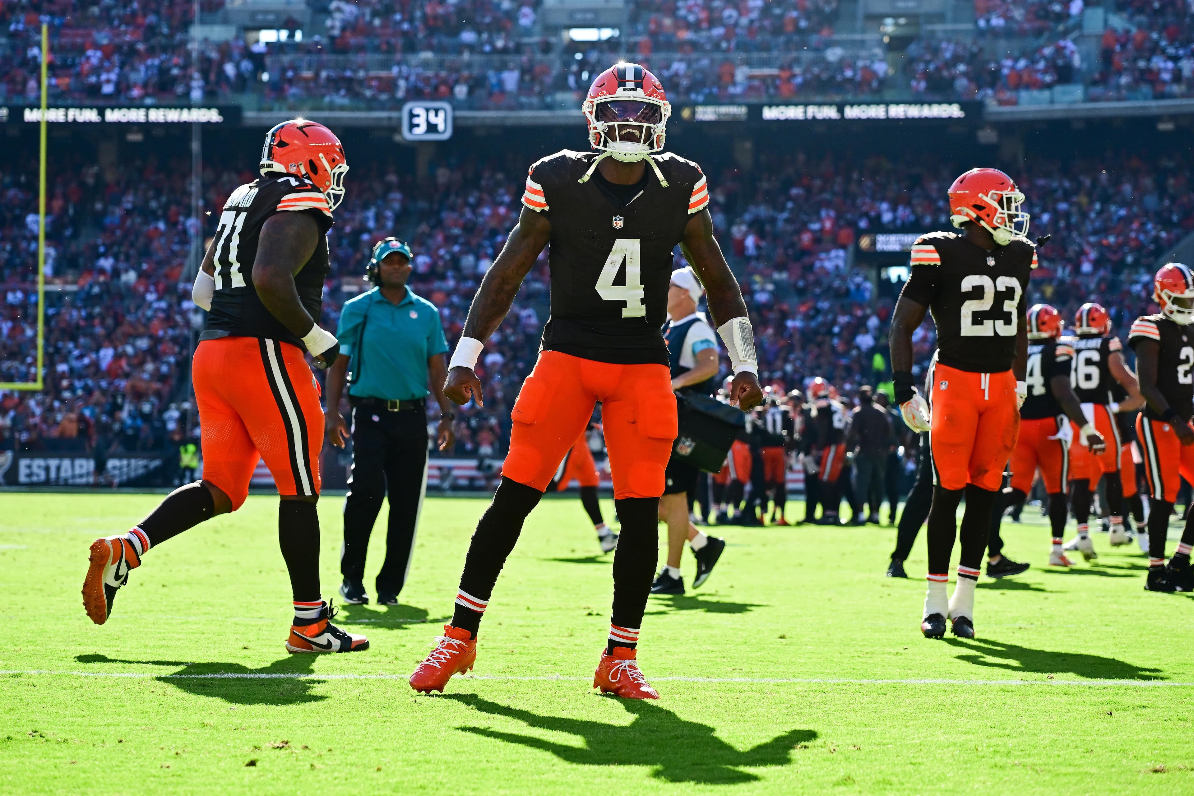 Browns Edge Panthers 21-18, Move Into AFC North Tie Before Steelers Visit