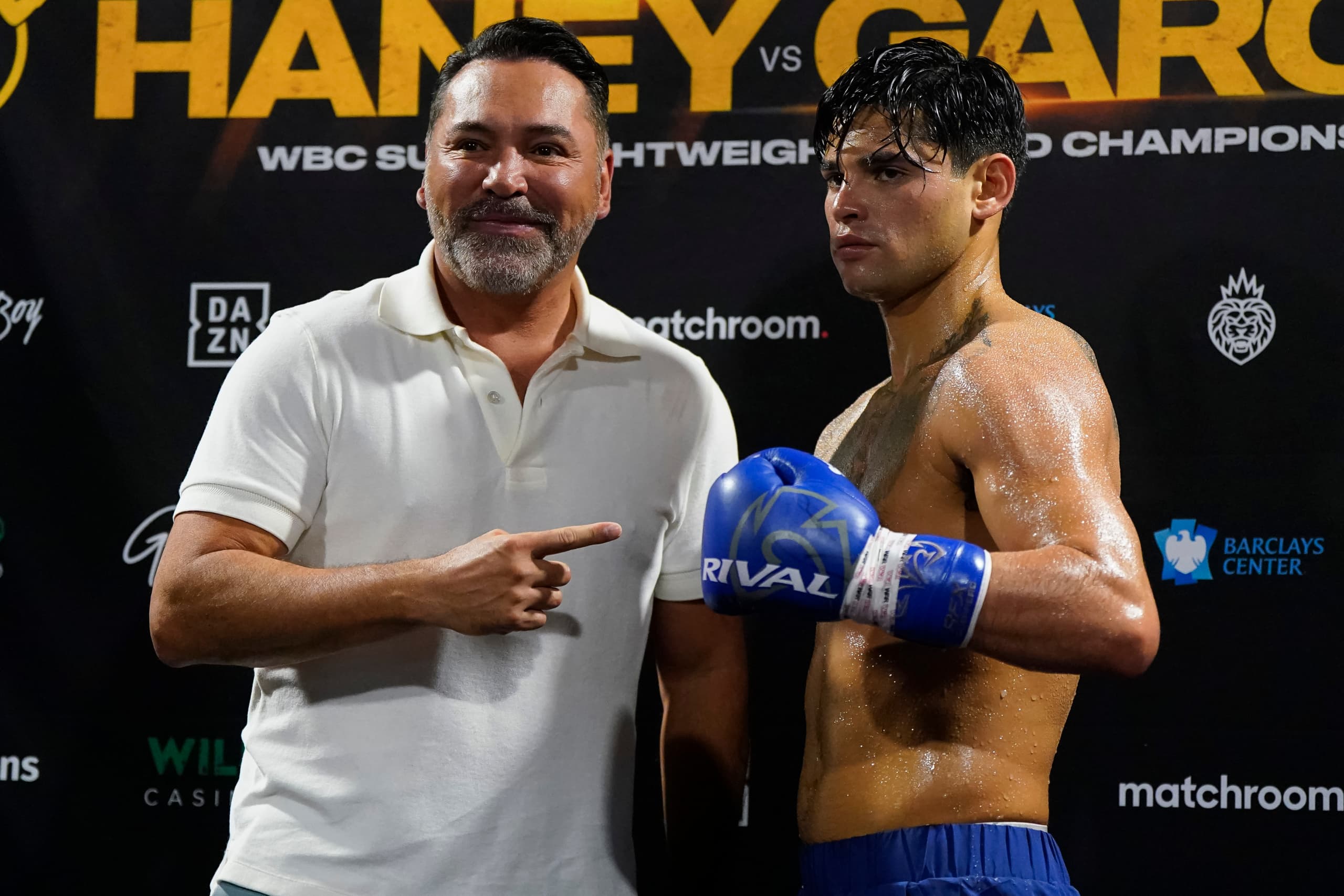 De La Hoya Calls British Boxing 'Second Class' After Garcia Stops Benn