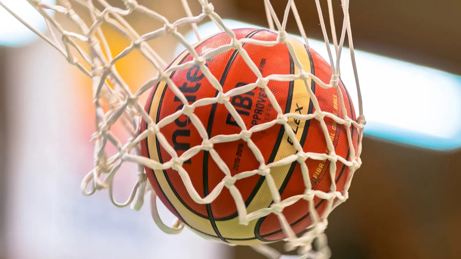 Miles Passes Clark's WNBA Rookie Scoring Record at 790 Points