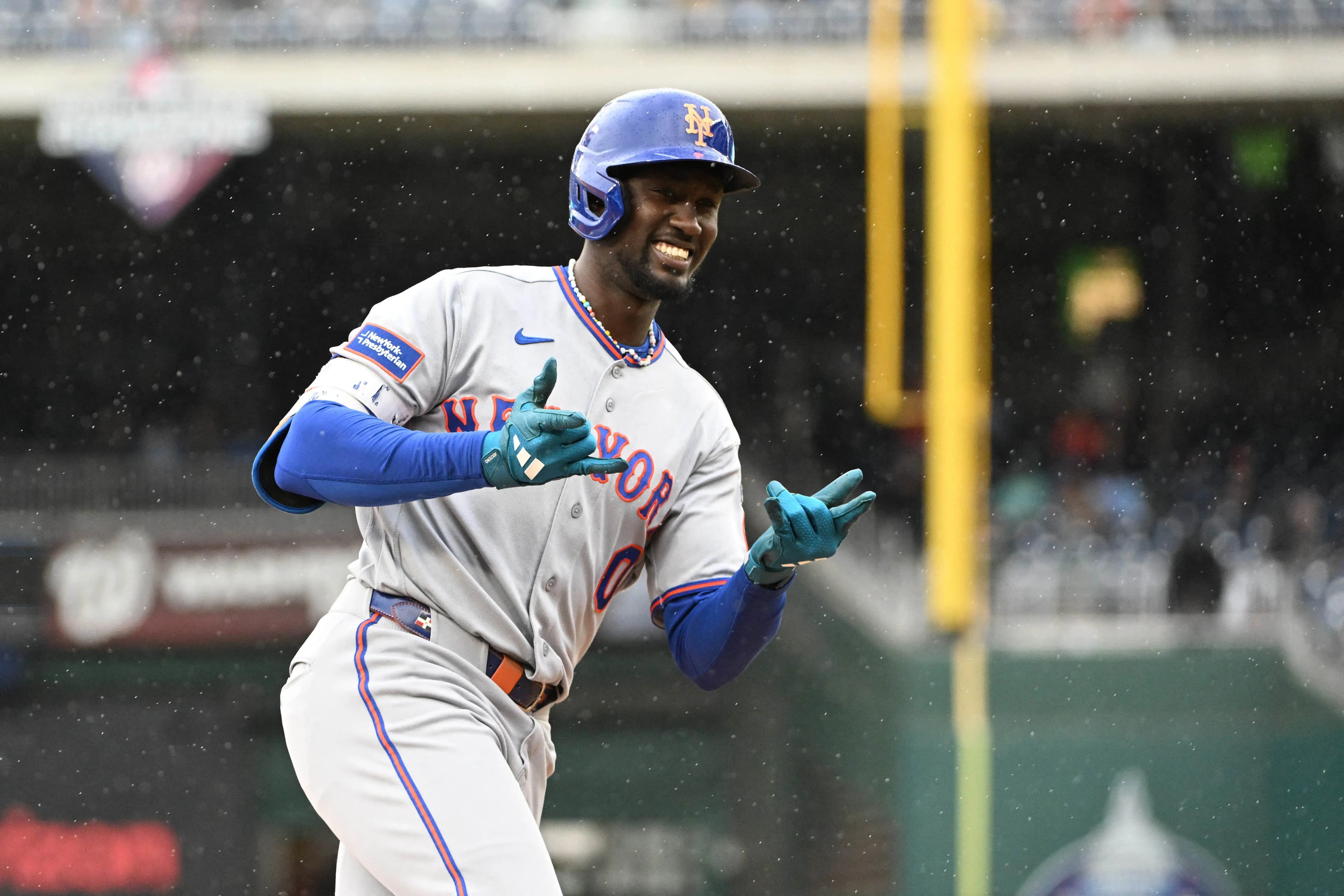 Mauricio's Two-Homer Game Puts Mets Infielder in Offseason Spotlight