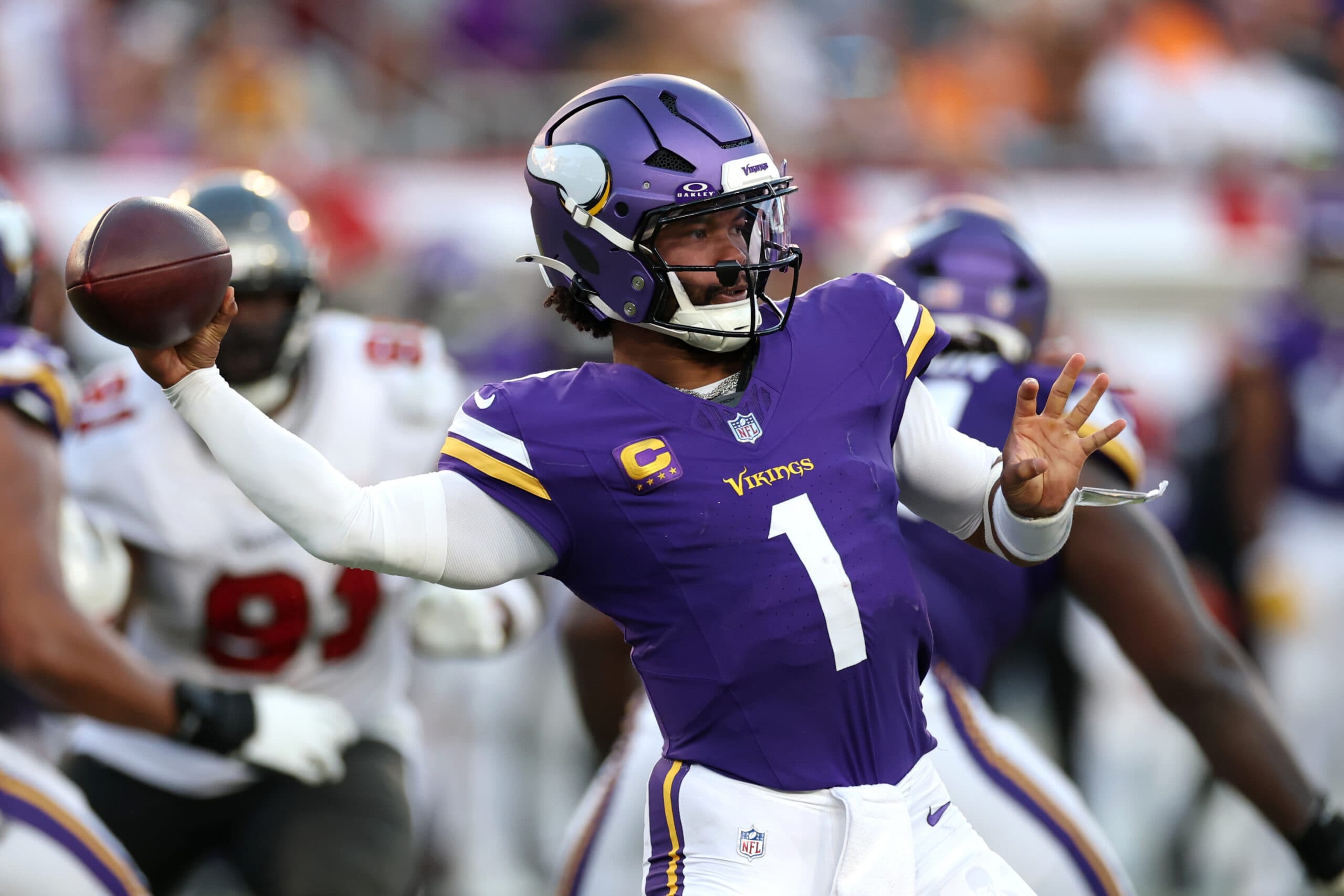 Vikings Top Buccaneers 23-16 to Stay Unbeaten at 3-0