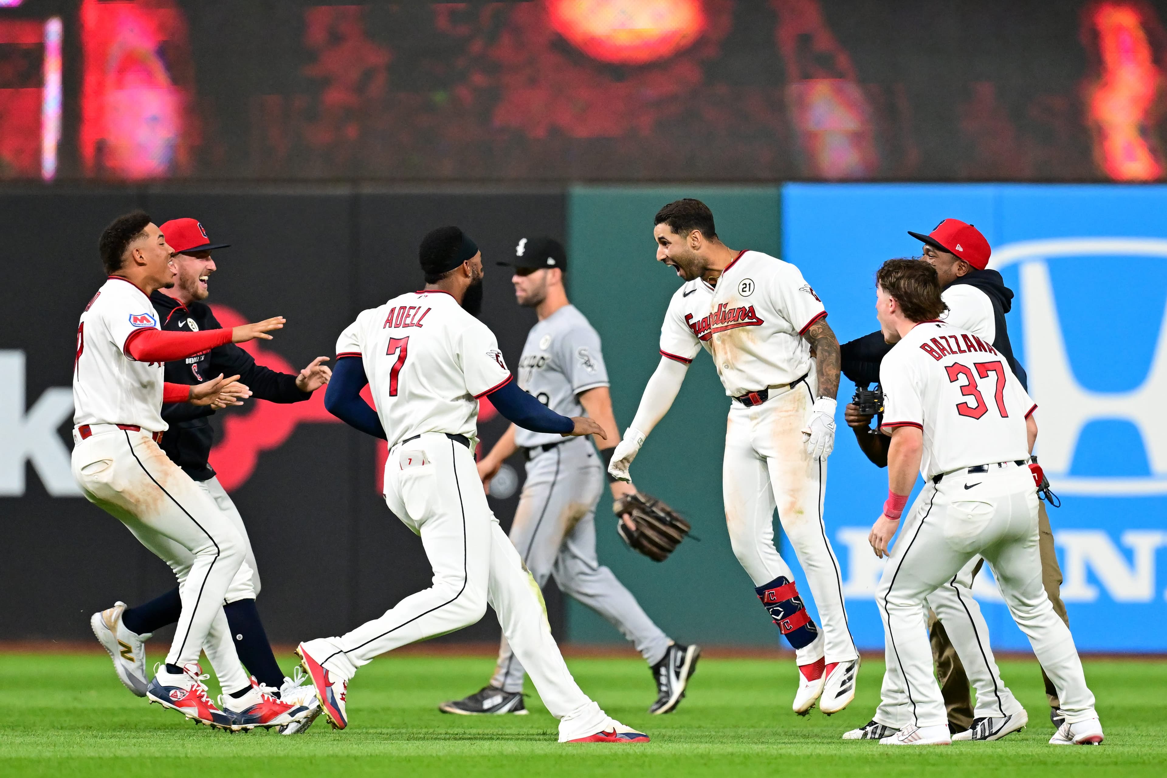 Guardians Clinch AL Central, Earn No. 2 Seed and ALDS Bye