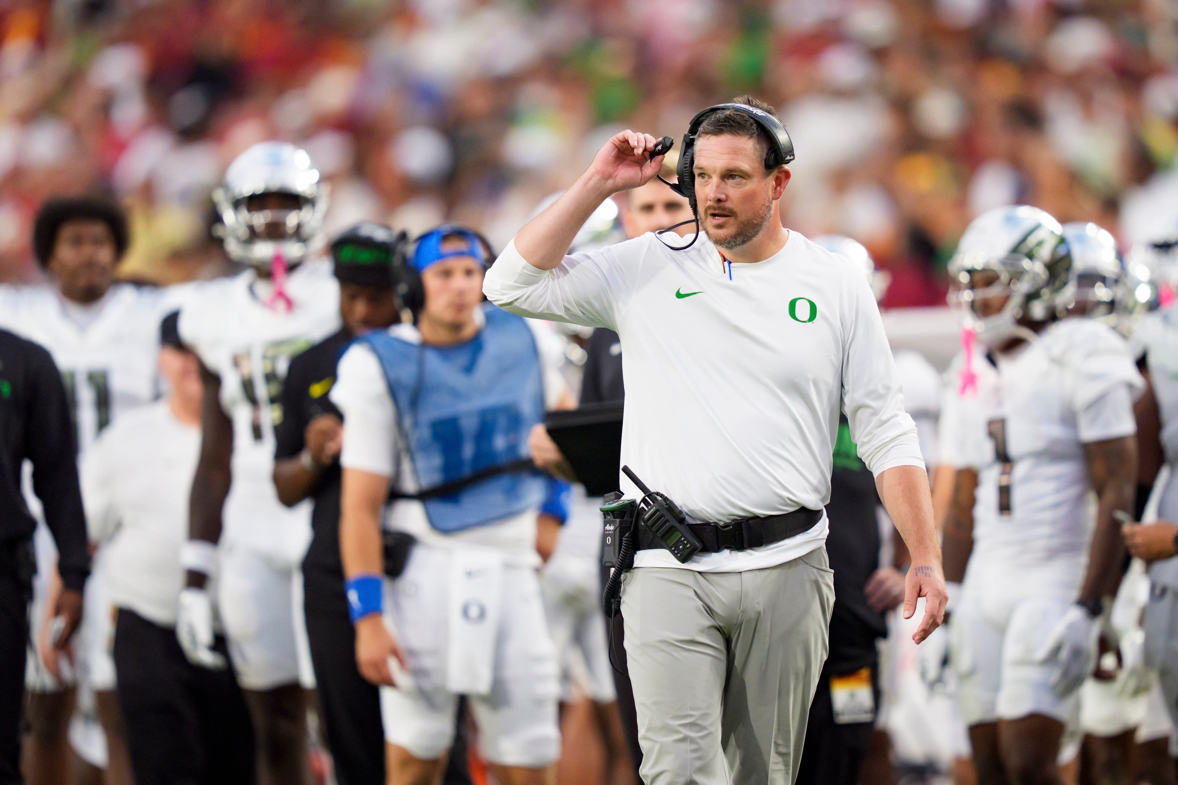 Oregon Tops USC 41-27 as Raiola Steps In for Injured Moore