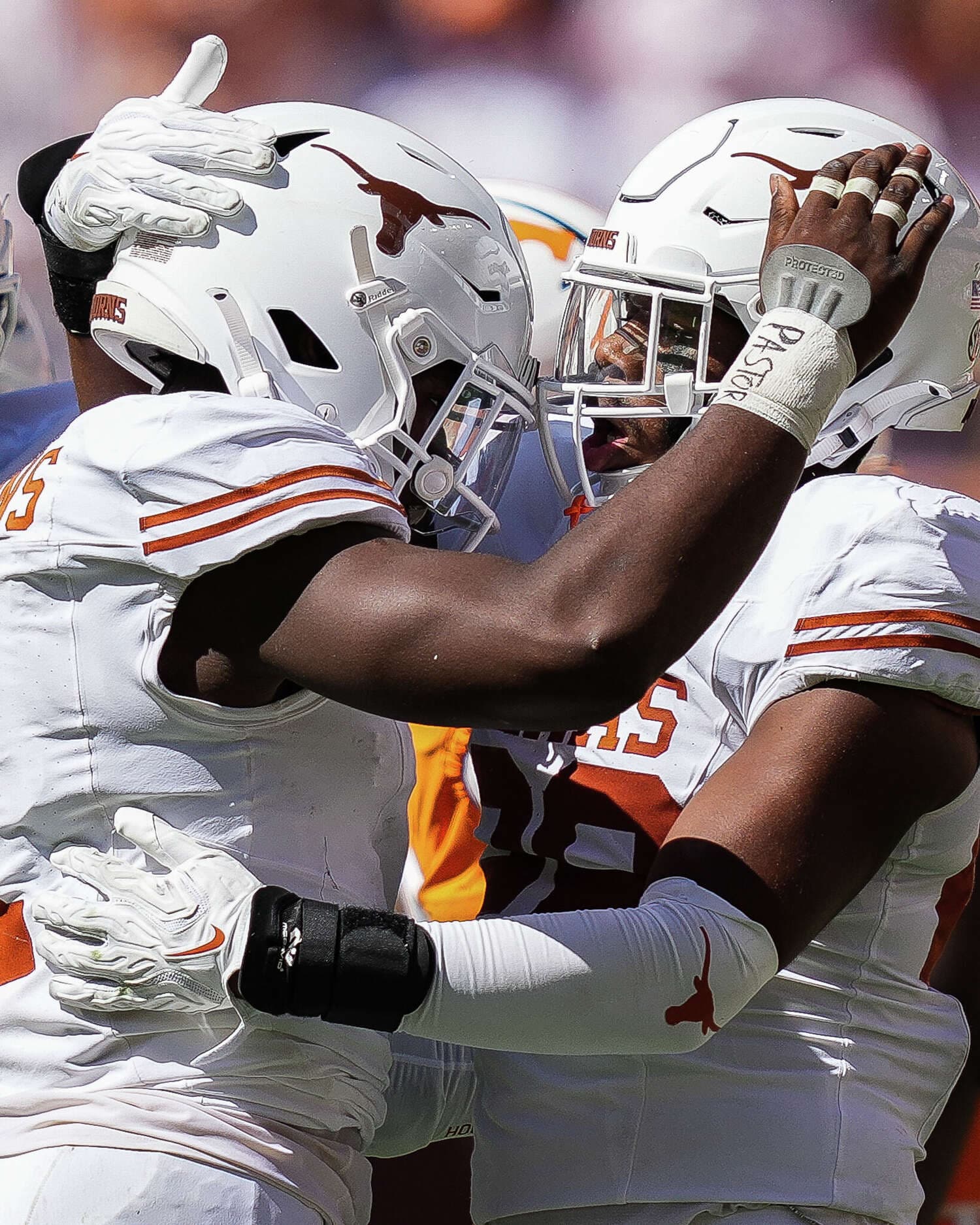 No. 1 Texas Answers Toughness Talk With 20-17 Win at No. 14 Tennessee