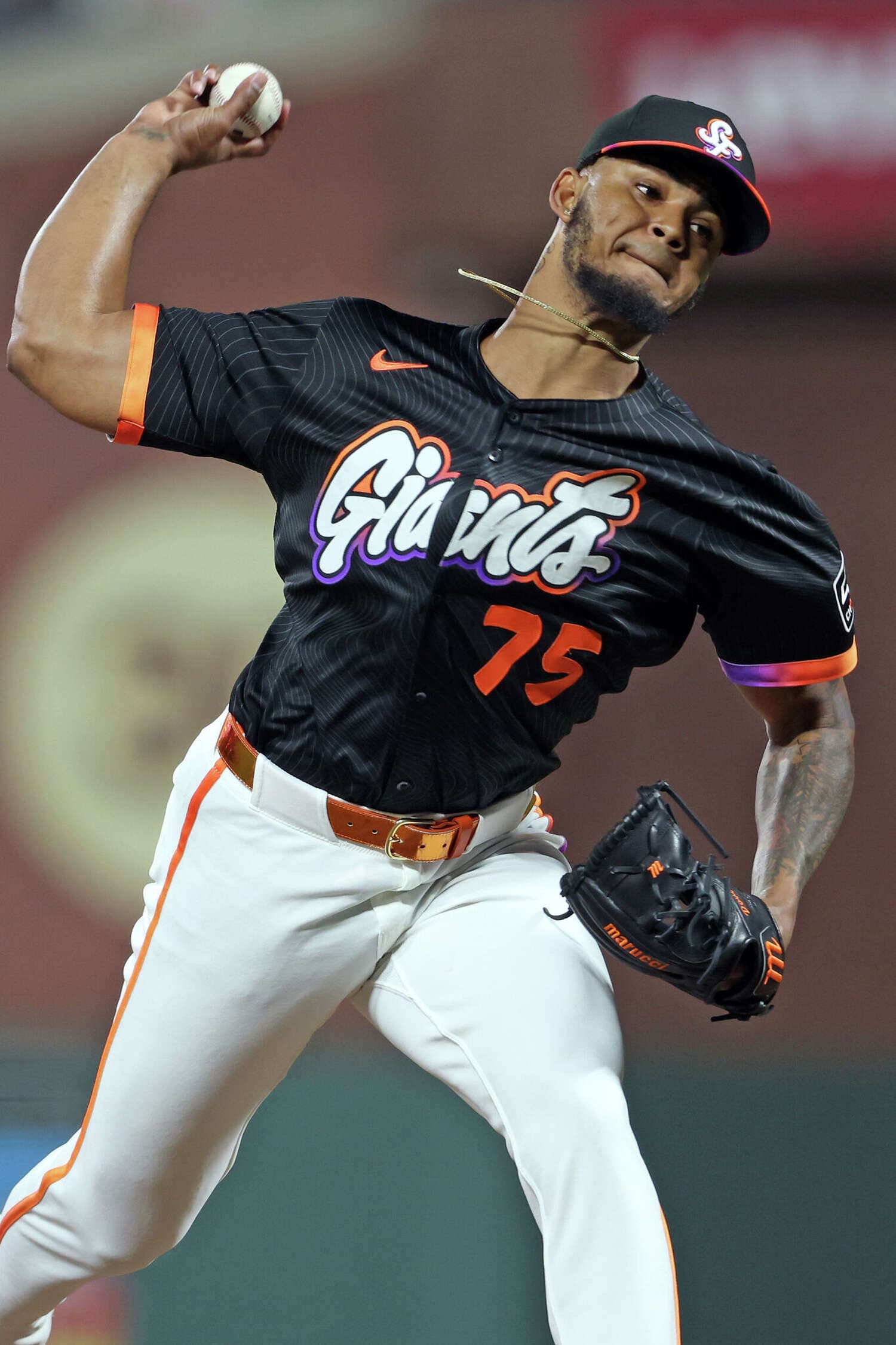 Doval returns to Giants, says San Francisco is where he belongs