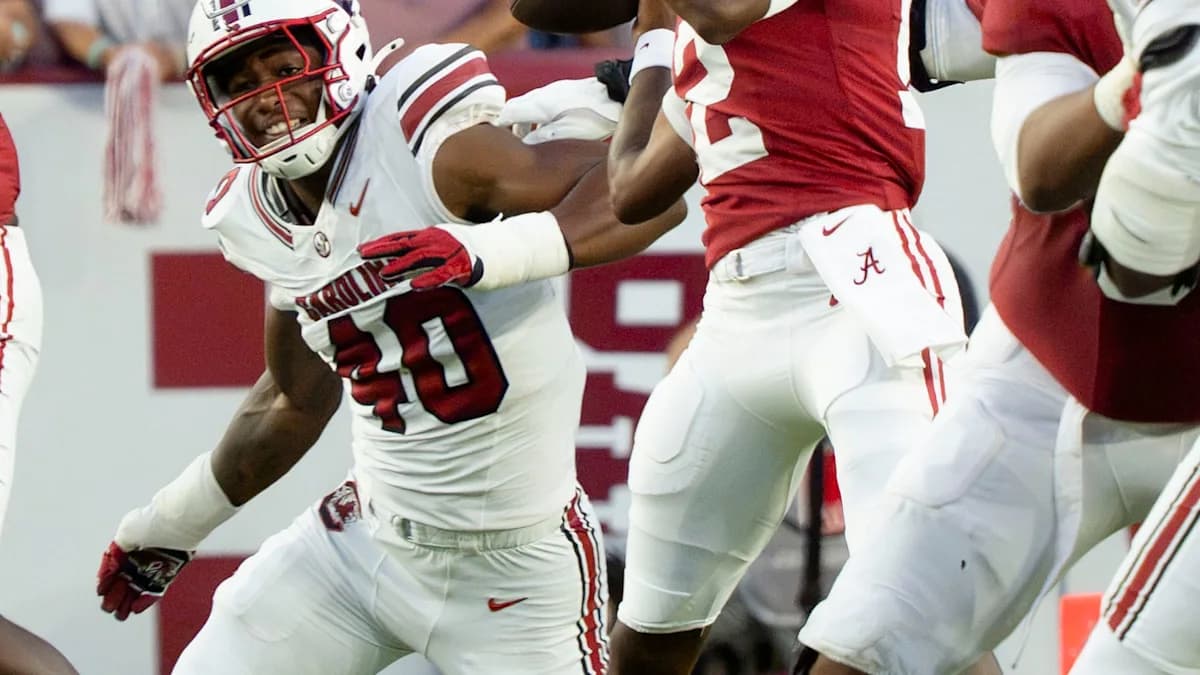 Alabama Runs Past South Carolina 49-18 Behind Russell, Red-Zone Defense