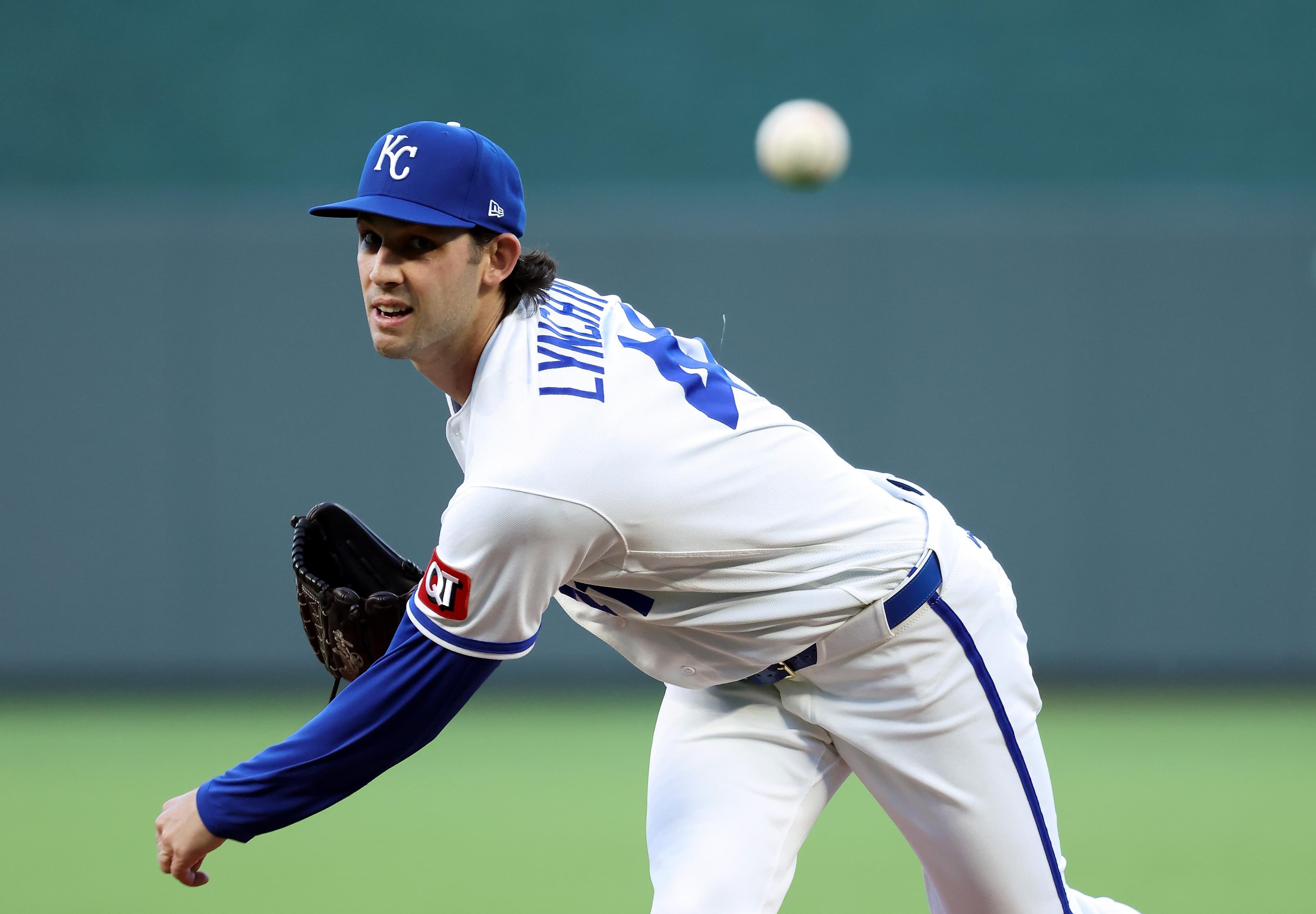 White Sox Outlast Royals 14-11 Behind Early Barrage Against Daniel Lynch IV