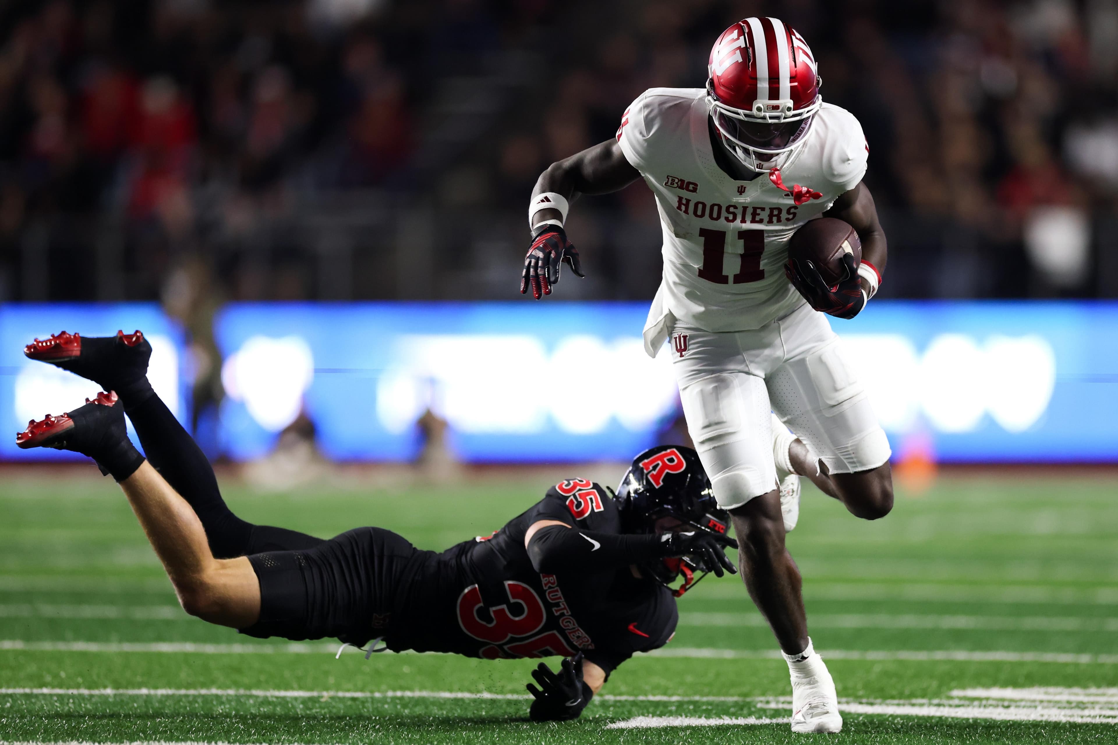 No. 6 Indiana Rushes for 329 Yards in 47-15 Win at Rutgers