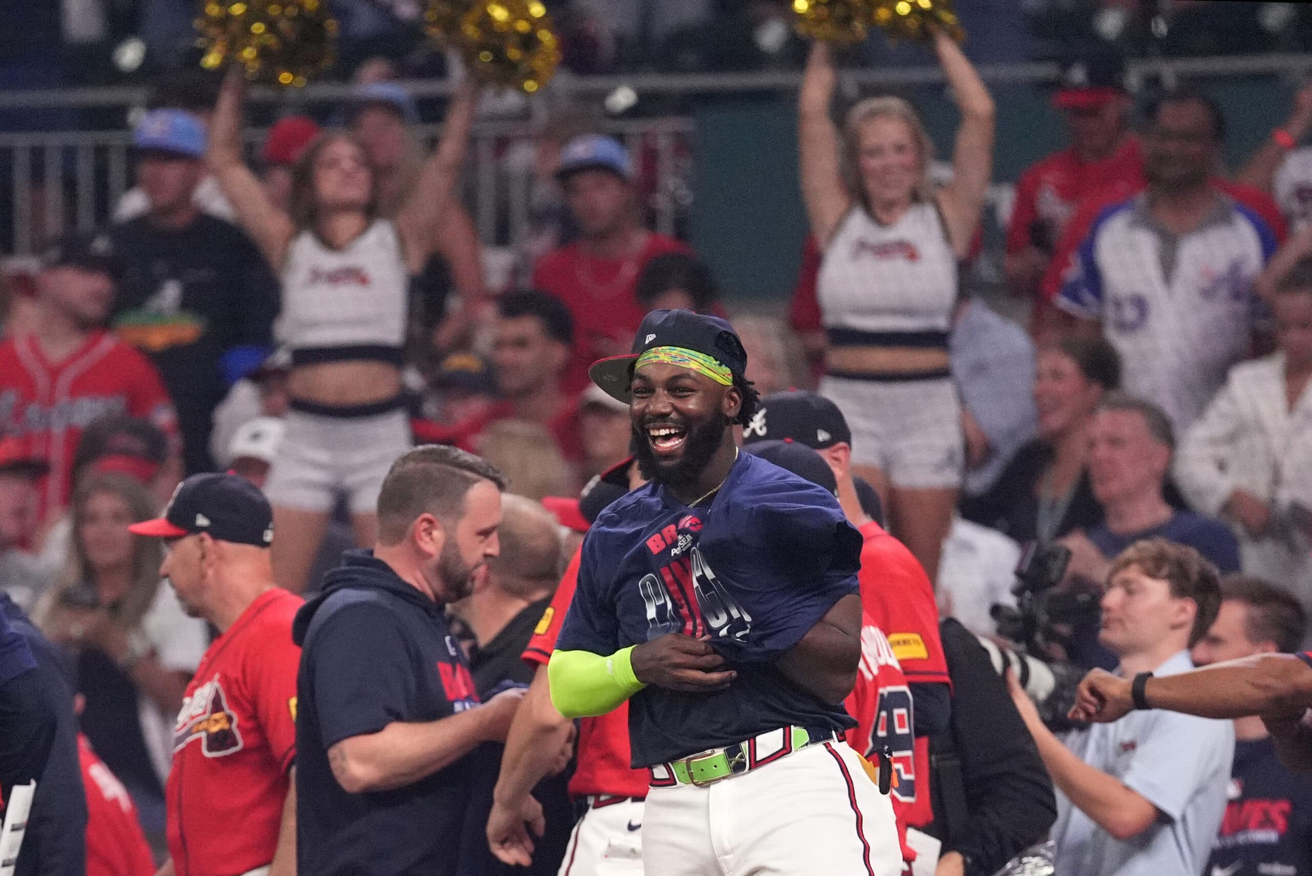 Braves Fans Give Team Red-Carpet Sendoff Before NLDS Trip to Los Angeles