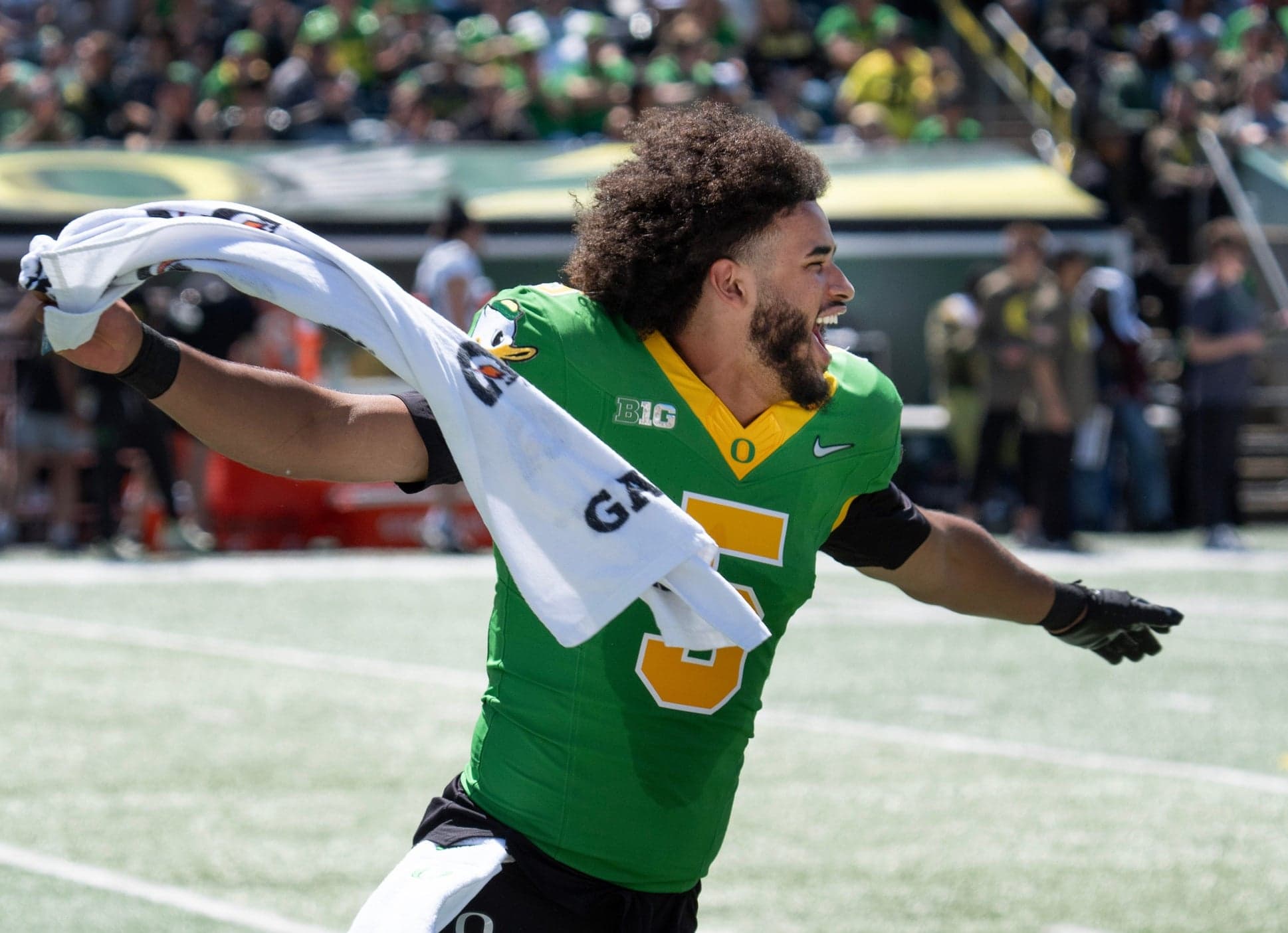 Oregon QB Dante Moore Gets Clean Scans but Remains in Concussion Protocol