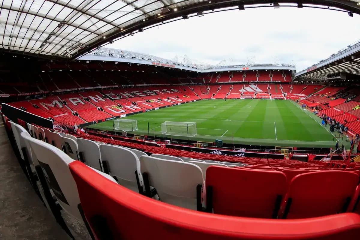 Manchester United Advance Plans for 100,000-Seat Stadium