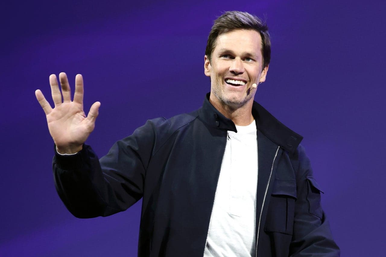 Tom Brady admits he caused his own mic failure on Fox's Eagles-Rams telecast