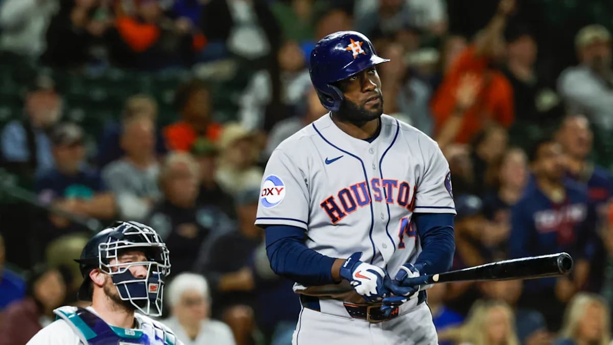 Alvarez Homers, Gains Ground in AL Triple Crown Bid