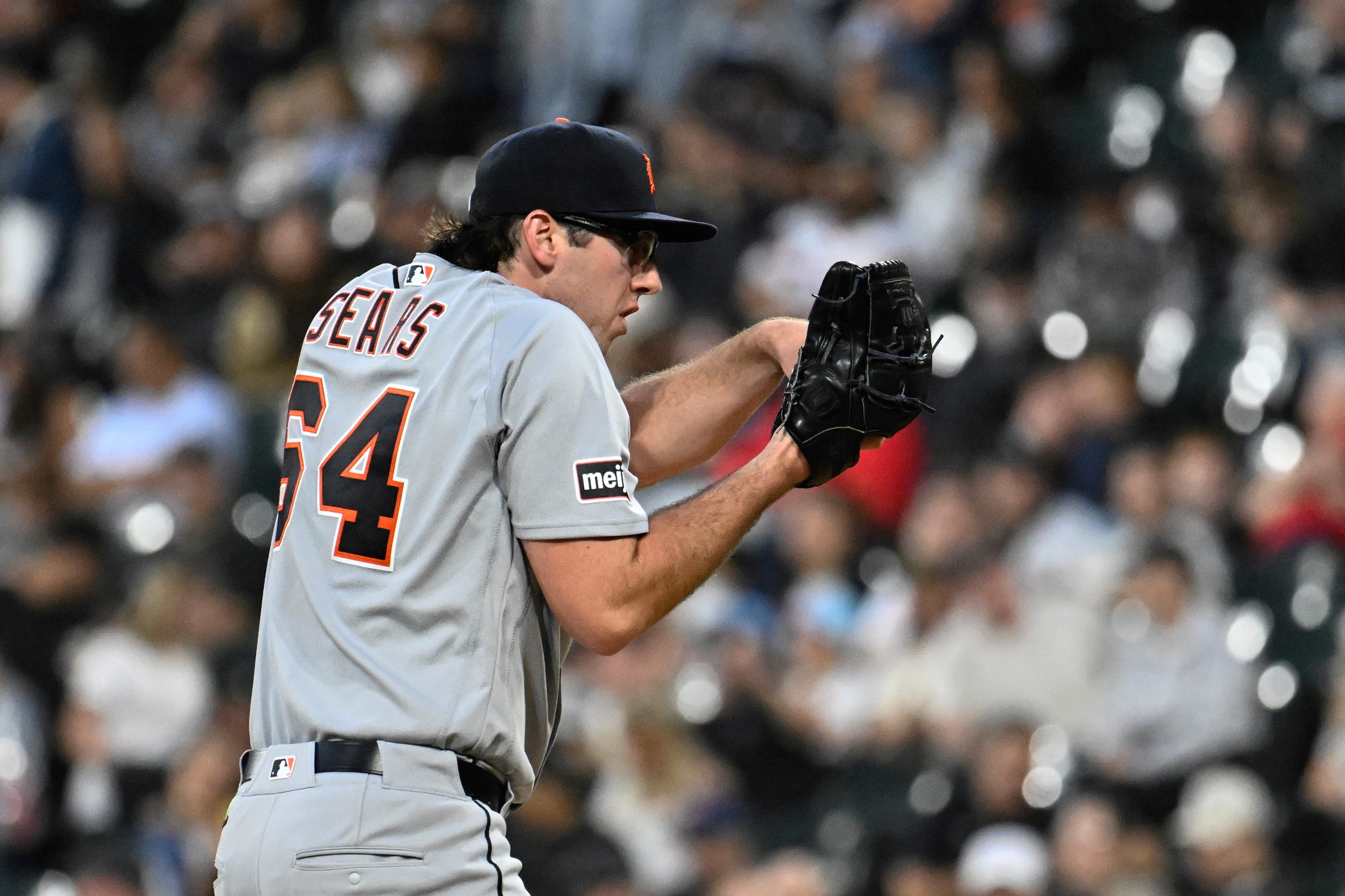 Tigers clear roster spots so Verlander can make farewell start