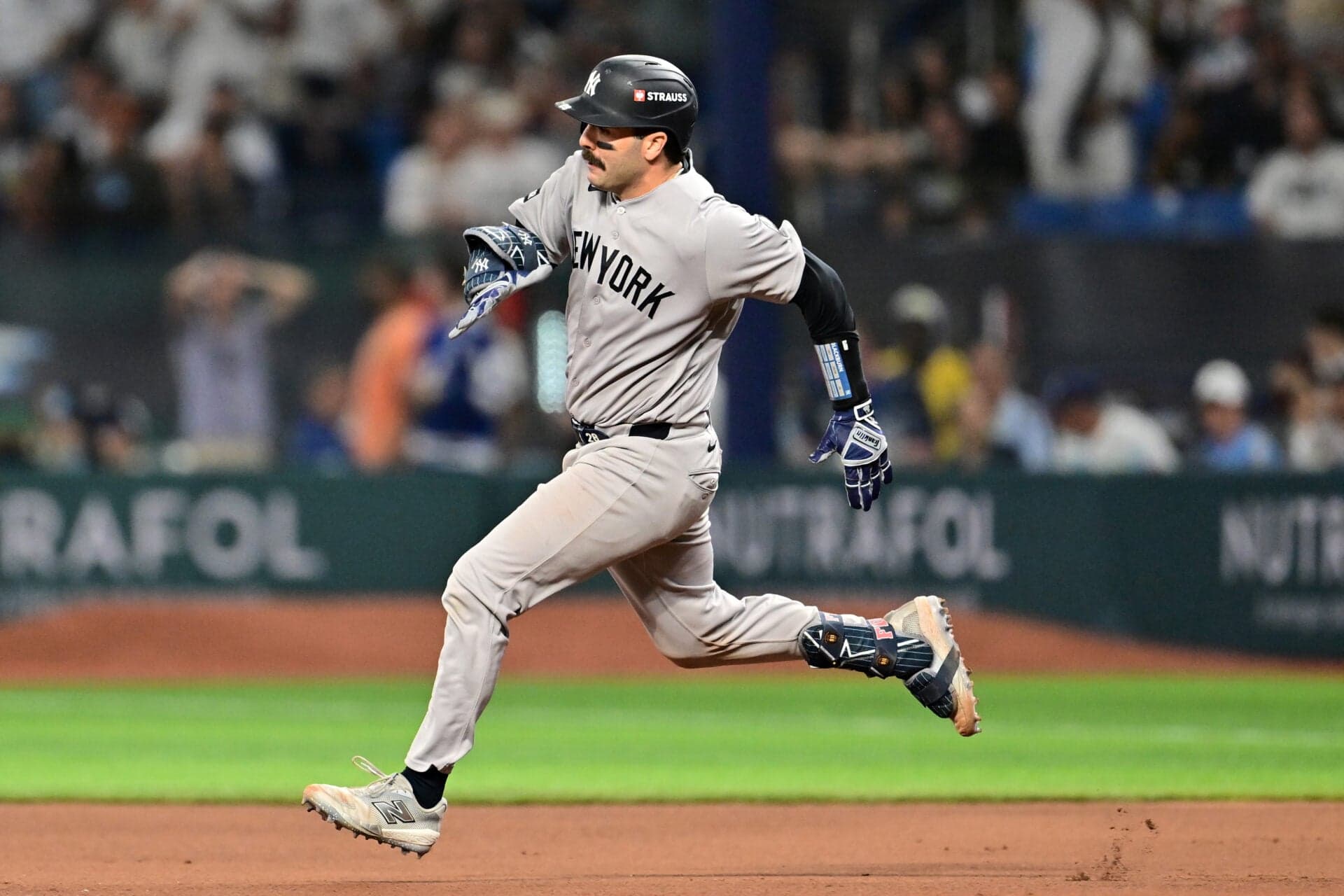 Rays Top Yankees 1-0 in ALDS Opener; Baserunning Decision Draws Criticism