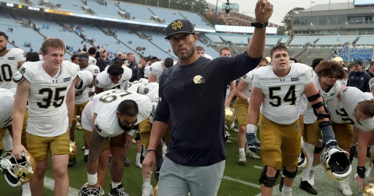 Carr accounts for five touchdowns as No. 3 Notre Dame tops North Carolina 37-26