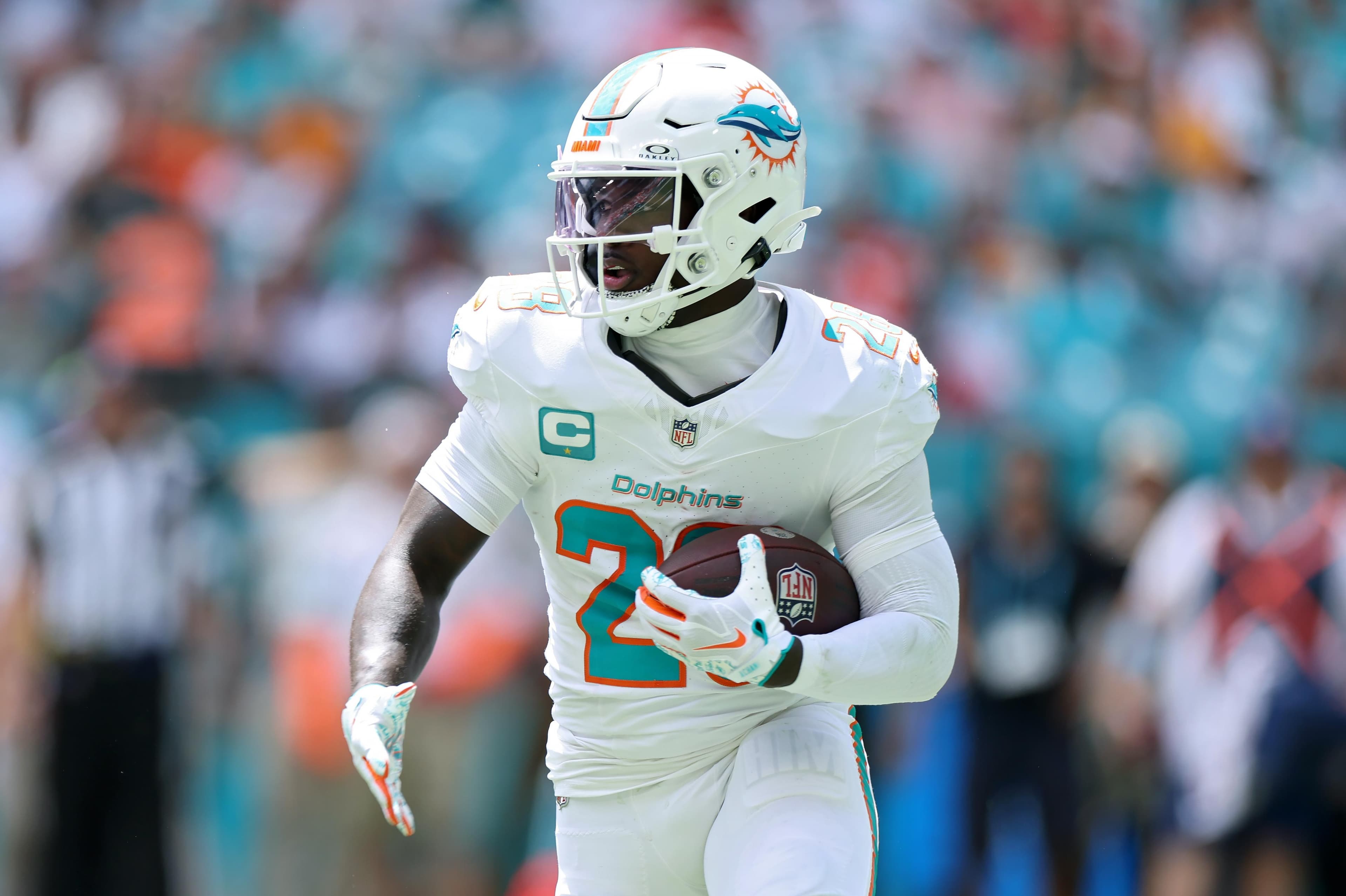 Dolphins' De'Von Achane Facing Extended Absence After Knee Injury