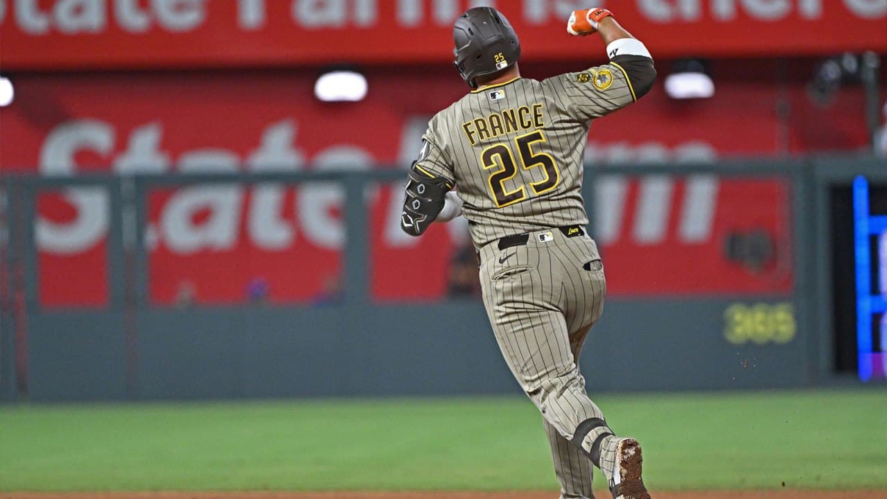 Umpire's roof-rule warning to Brewers proved prophetic in NLDS Game 1
