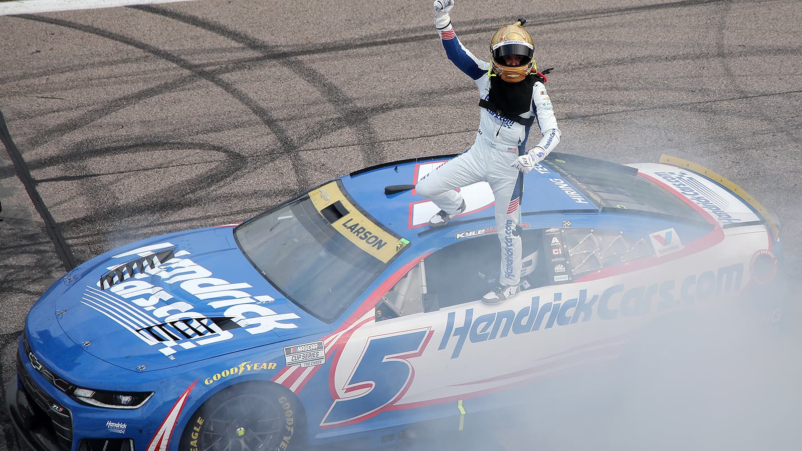 Kyle Larson Wins at Kansas to Stretch NASCAR Cup Chase Lead